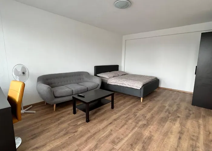 1 With Balcony, Dolezalova Street Апартаменти *