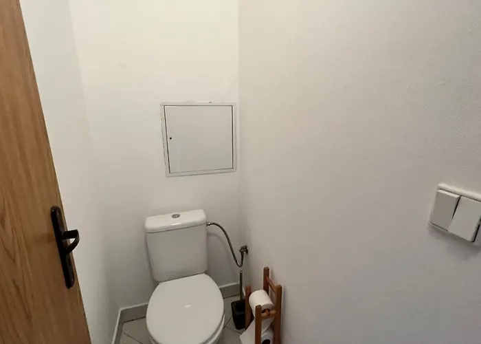 Апартаменти 1 With Balcony, Dolezalova Street Братислава